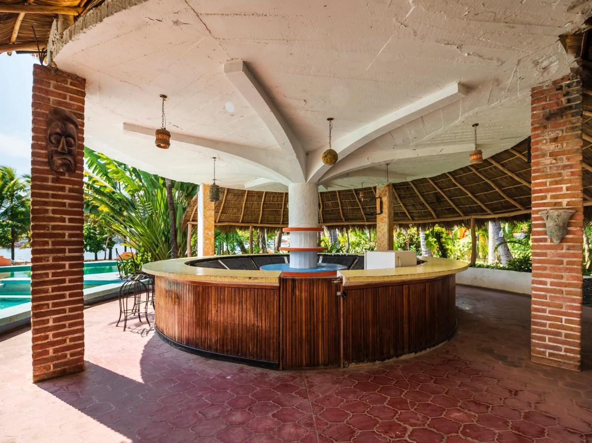 Oyo Hotel Sands Barra de Navidad Exterior photo