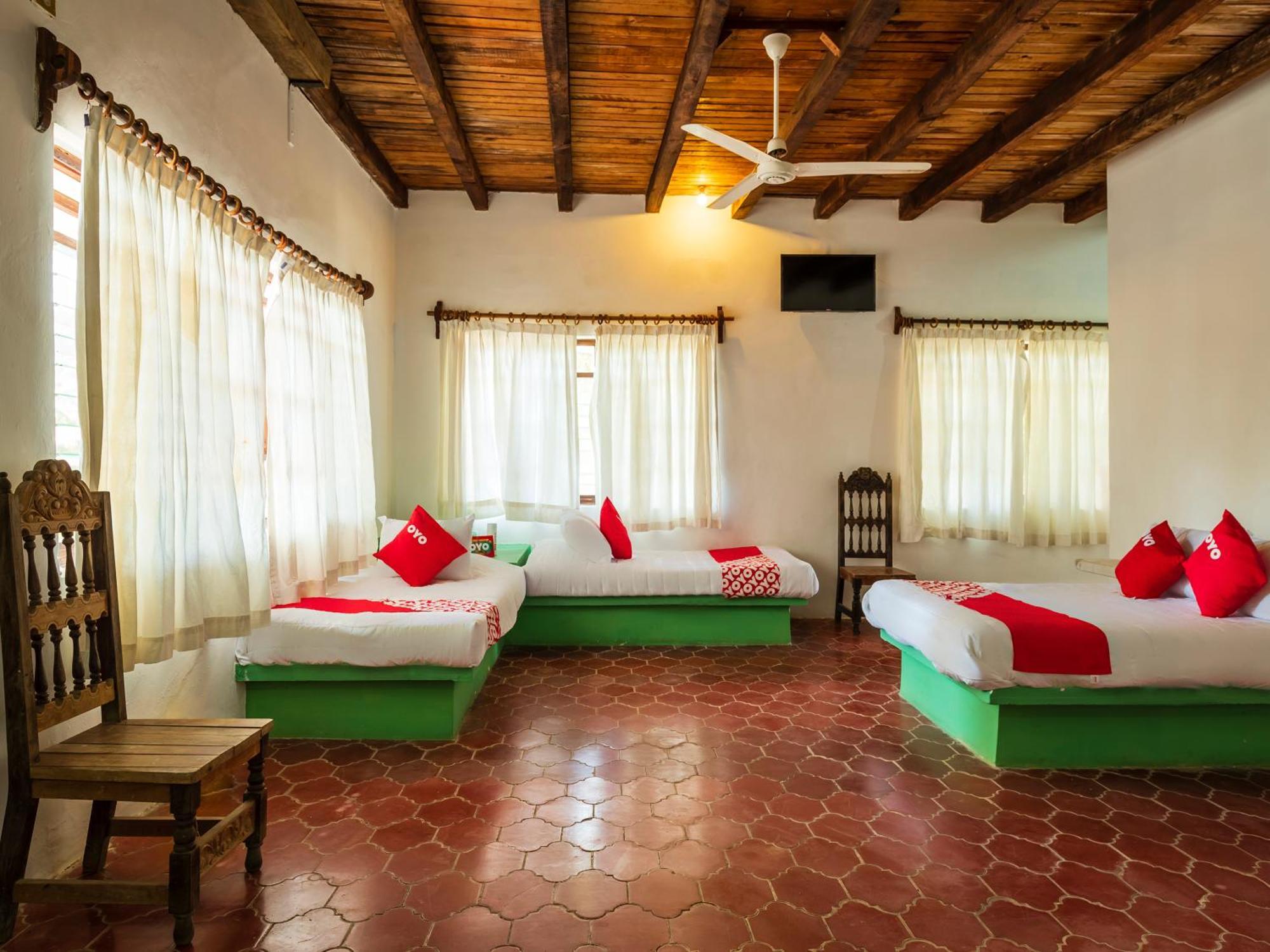 Oyo Hotel Sands Barra de Navidad Exterior photo
